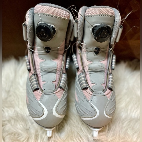 REEBOK Pink & Grey Twist to Tie Figure Skates Size 6 US Women’s / 4.5 Youth - Picture 3 of 5